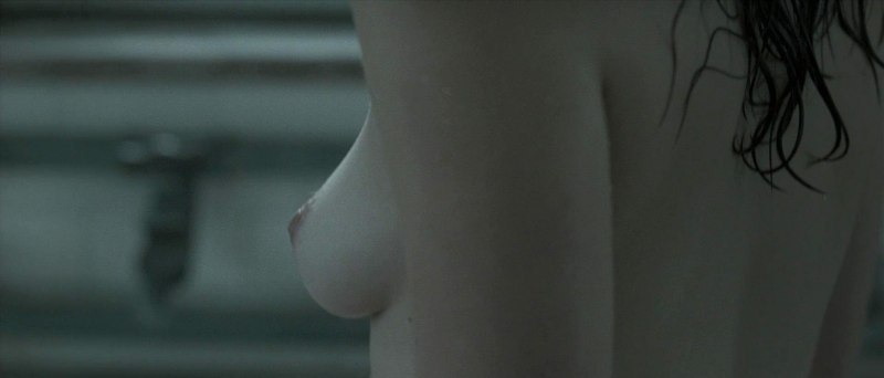 Эмили Беррингтон грудь