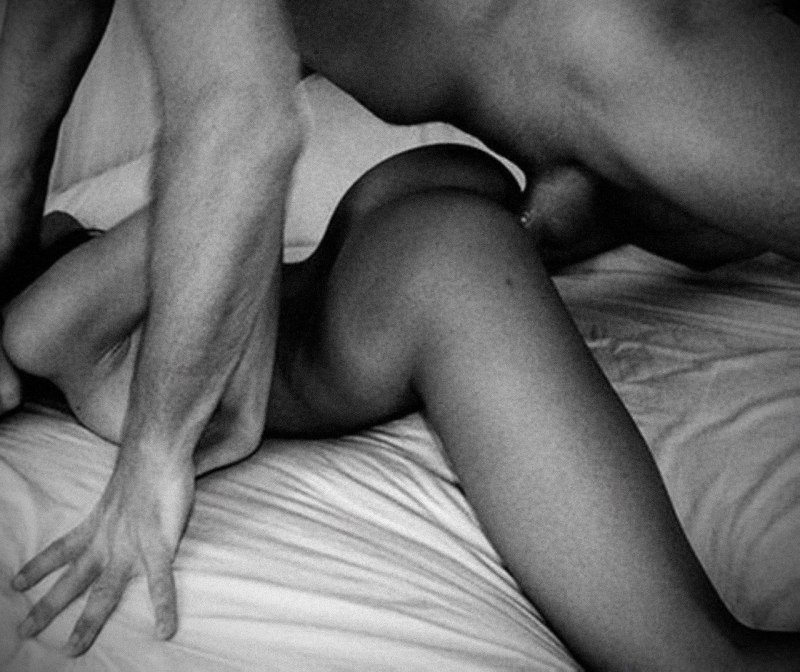 Эротические позы мужчина сзади