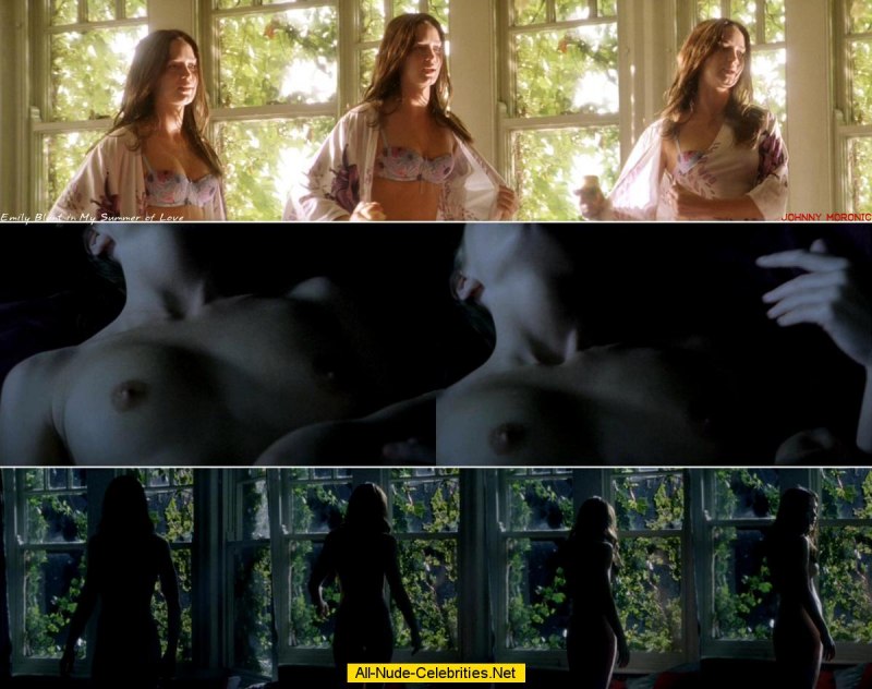 Эмили Блант топлесс