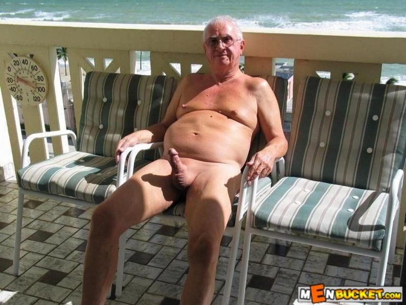 Старые мужики без трусов