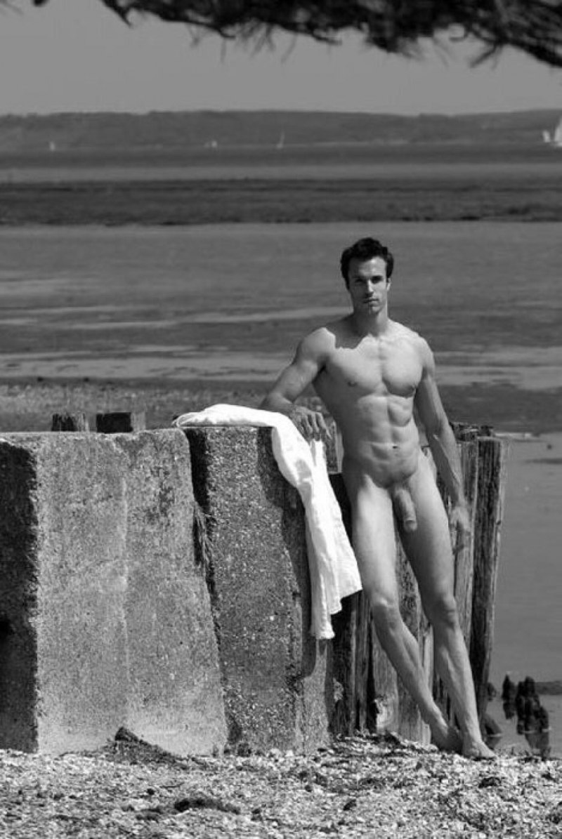 Мужские фотосессии голышом