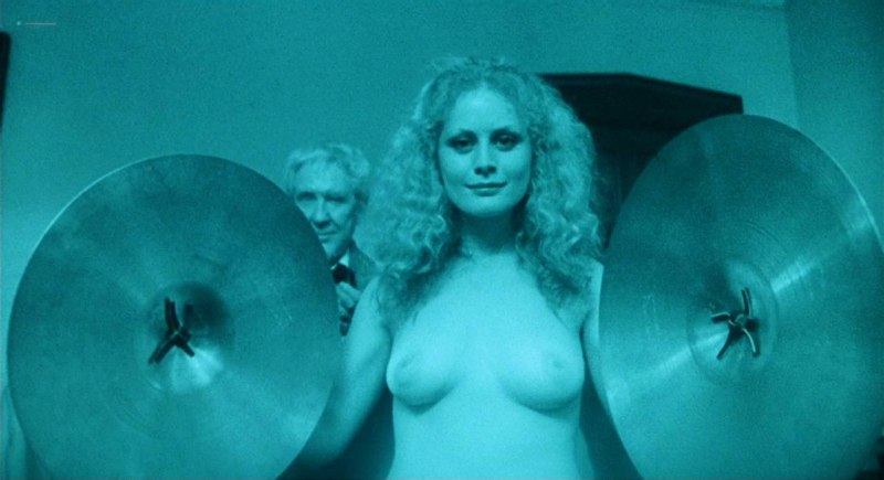 Элизабет Хёрли голая в фильмах