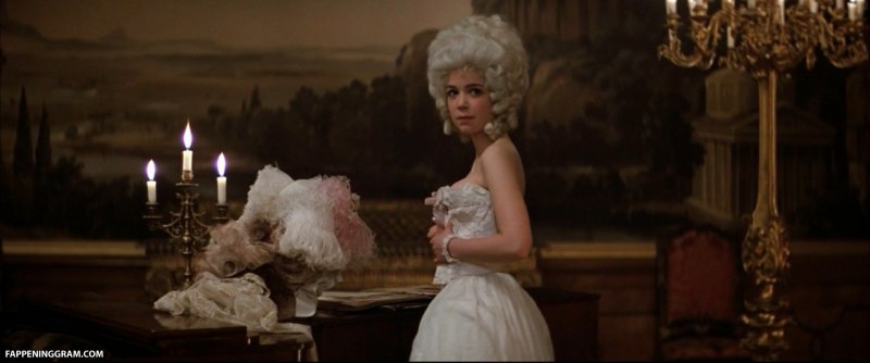 Элизабет Херли грудь в фильме