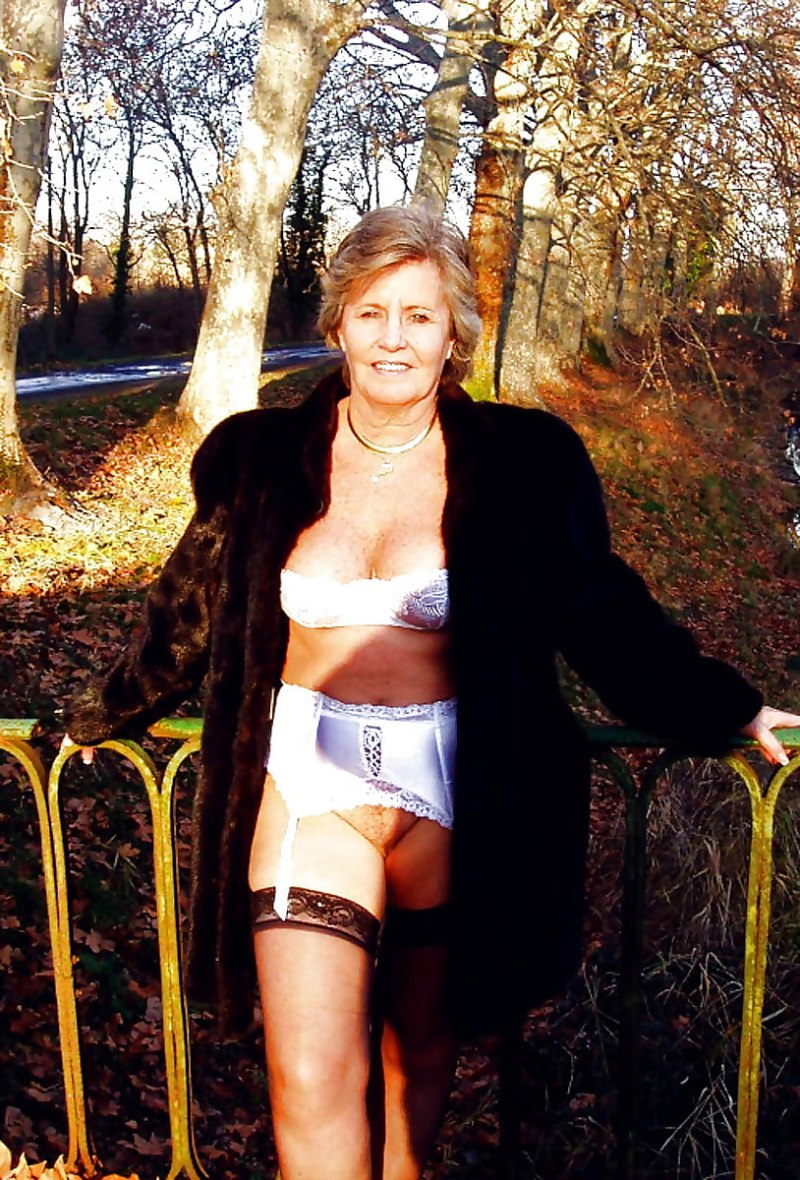 Голые зрелые бабы в шубах