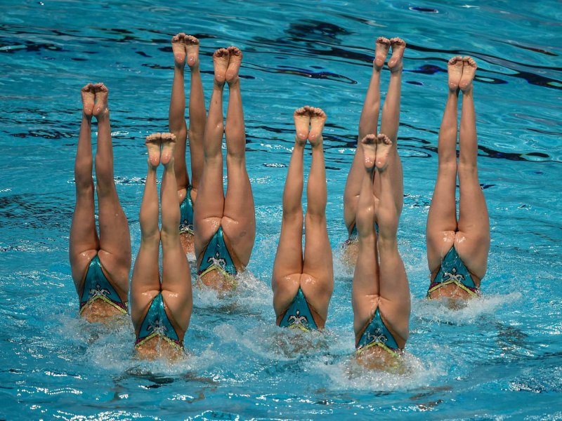 Голые волосатые пловчихи