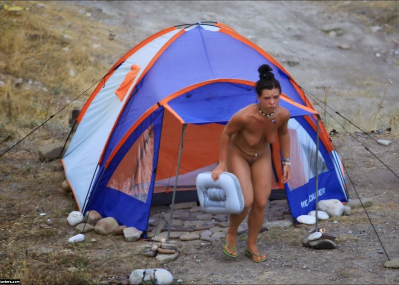 Голые девчонки в палатке