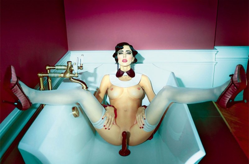 Голая художница мило Муаре