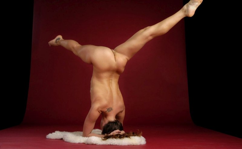 Красивые голые гимнастки