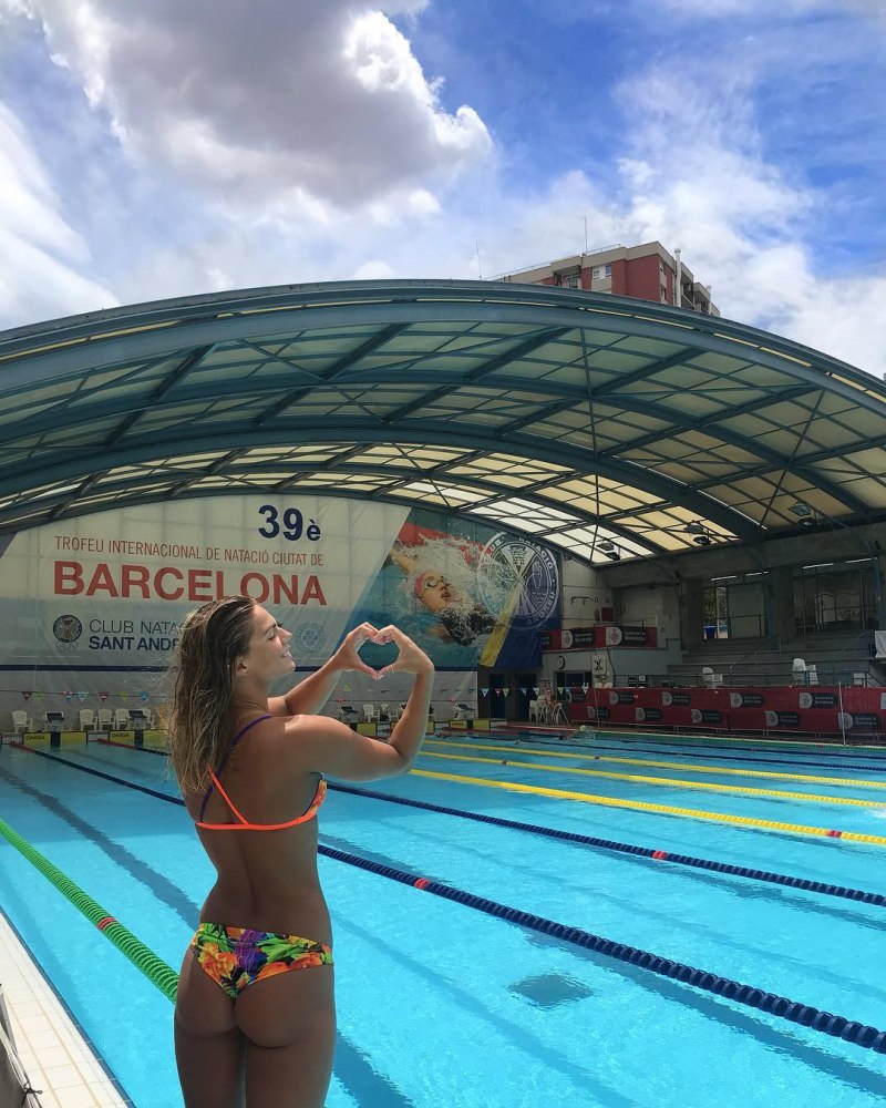 Пловчихи без купальников