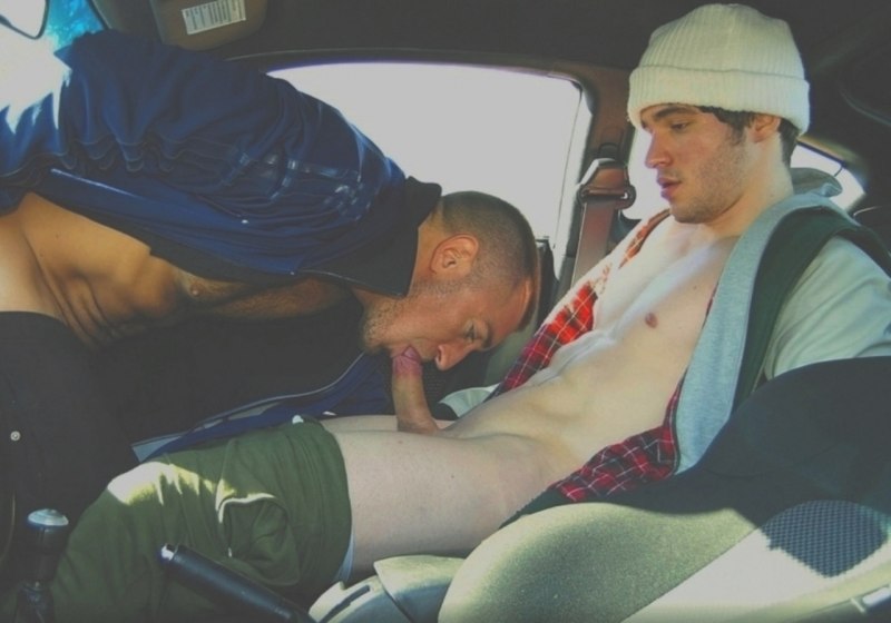 Выебал зрелую в машине