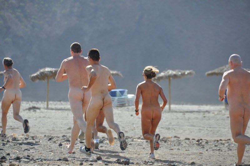 Семейный нудийский пляж