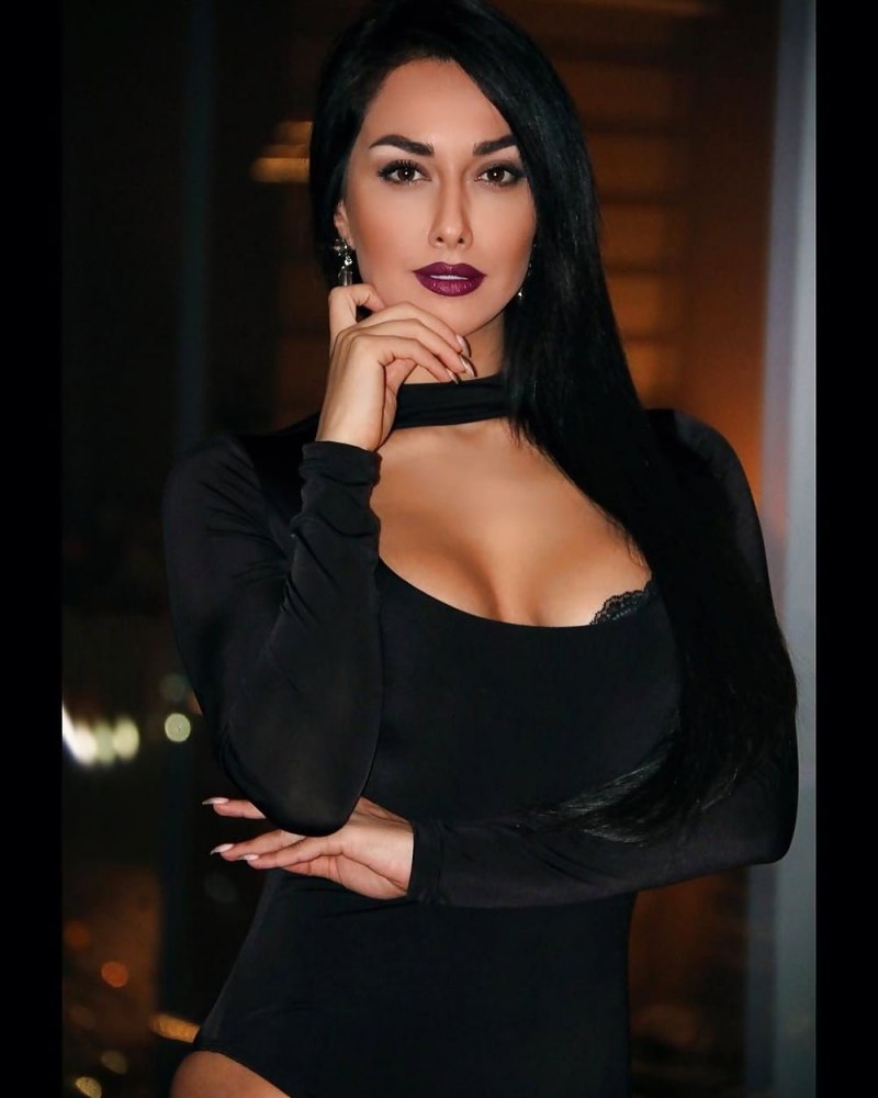 Иранская модель Садаф Тахериан