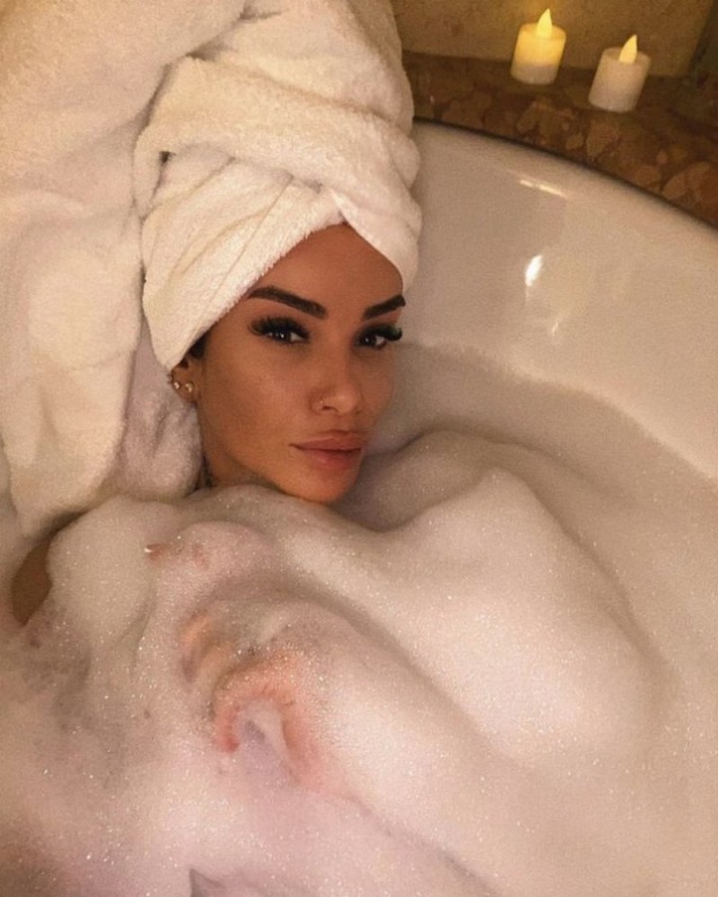 Айза Анохина промежность