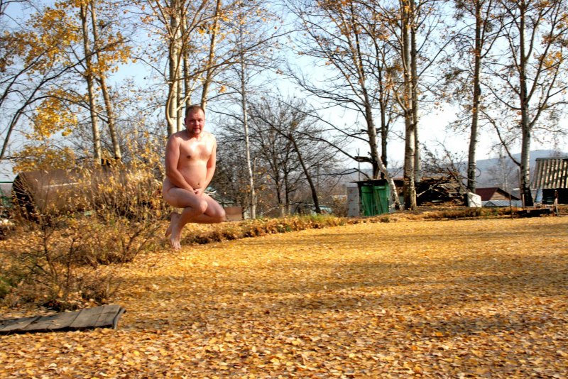 Прогулка голышом мужчины