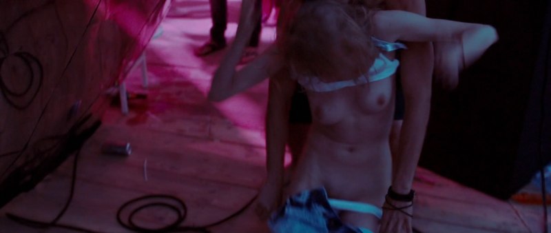 Марина Васильева сериал Мертвое озеро эротическая сцена