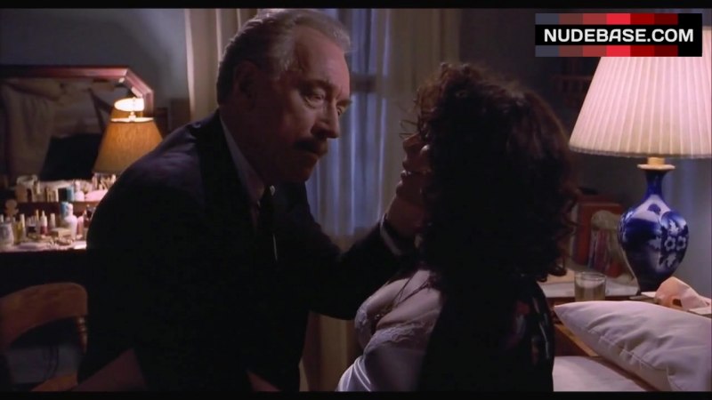 Бонни Беделиа грудь