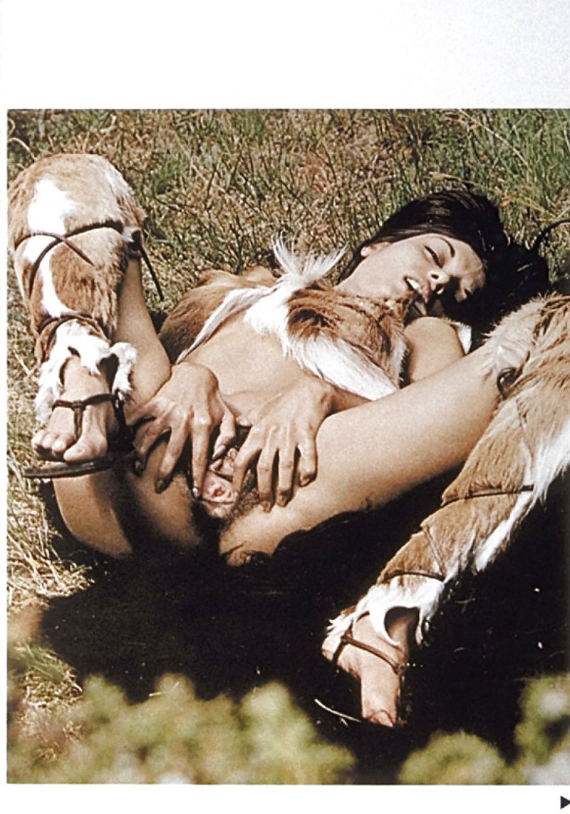 Голые первобытные женщины