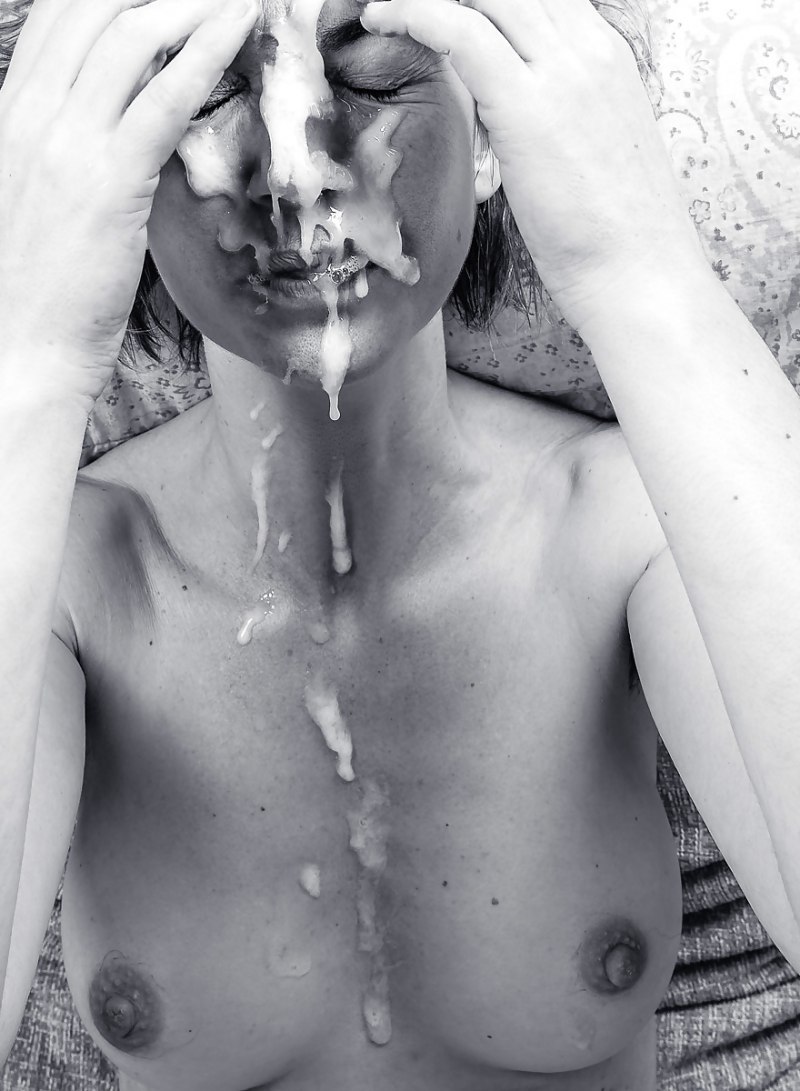 Кончил на лицо черно белое