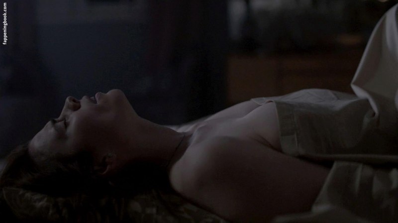 Хейли Этвелл черное зеркало постельная сцена