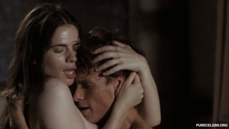 Столпы земли Хейли Этвелл постельная сцена