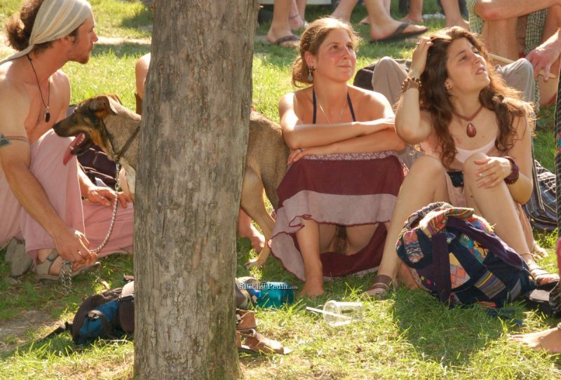 Девушка случайно засветила киску