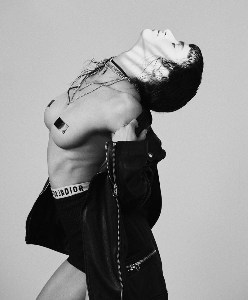 София Бутелла топлесс