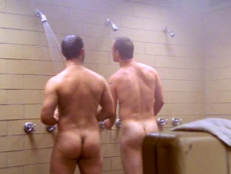 Общественный душ голые парни