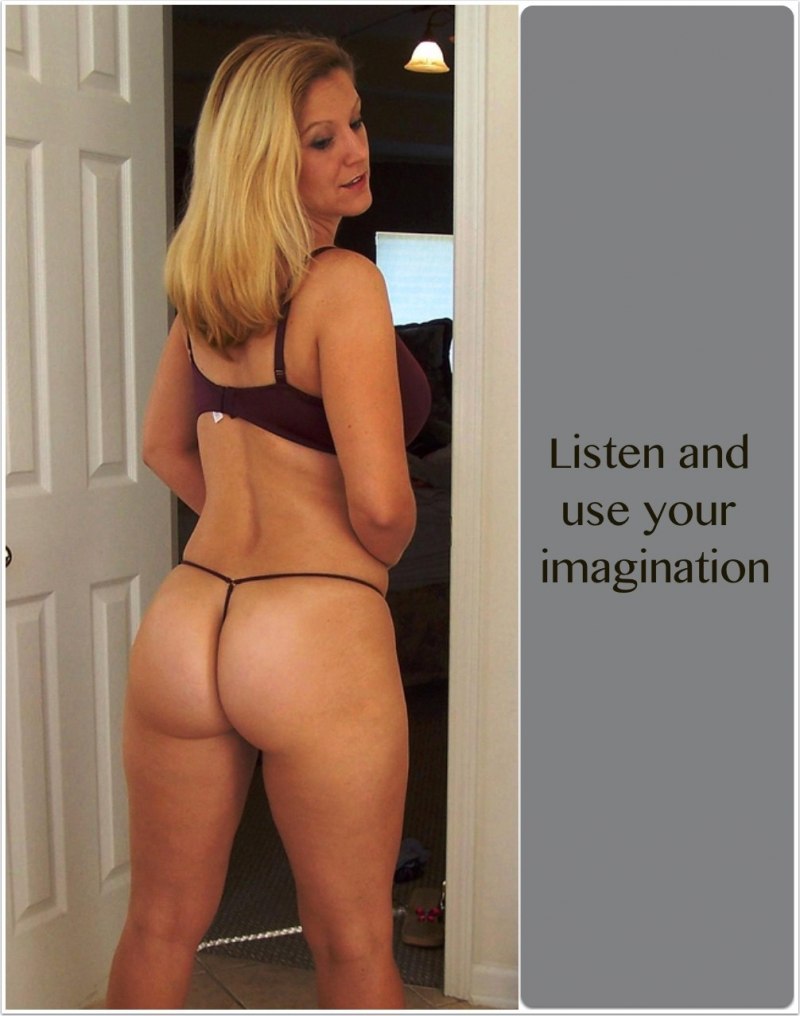 Зрелая блондинка в стрингах