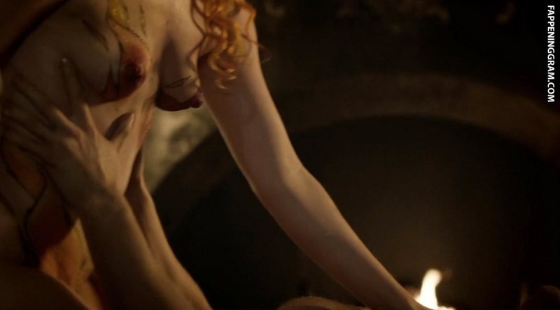 Лора Хэддок секси моменты