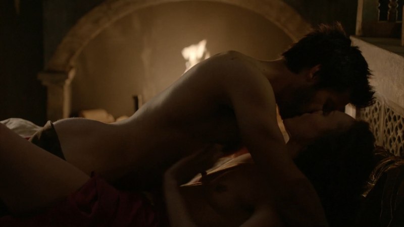 Лора Хэддок постельные сцены