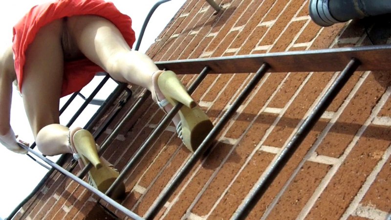 Сэкс на крыше без трусов