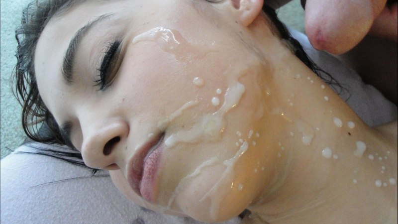 Много кончает на красивое личико