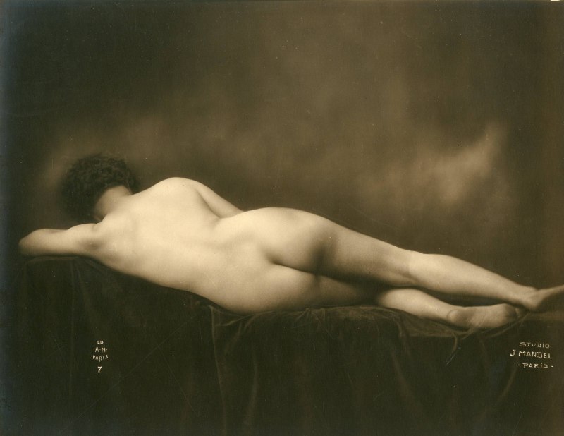 Задницы пожилых женщин