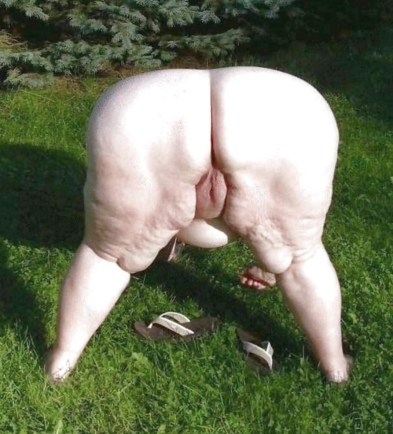 Большие попы зрелых на природе