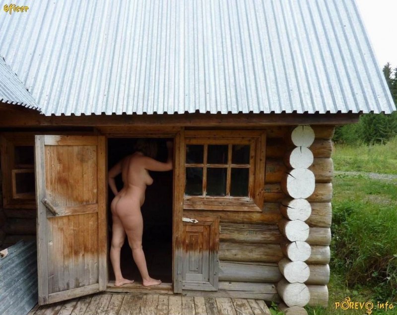 Подглядывает в деревенской бане