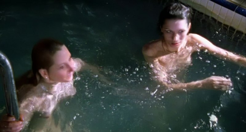 Елена Гилберт в белье