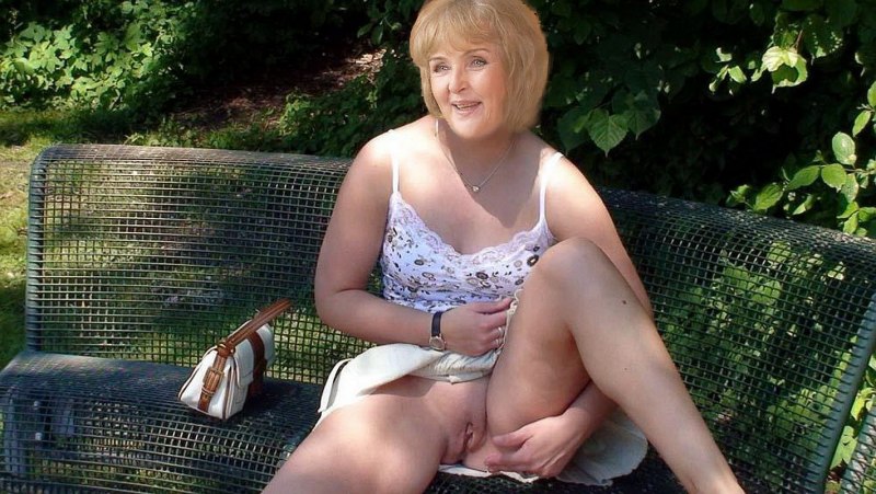 Волосатые в чулках без трусов