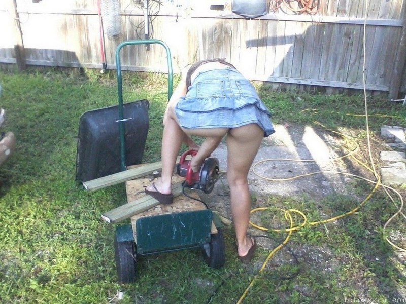 Бабы голышом убираются