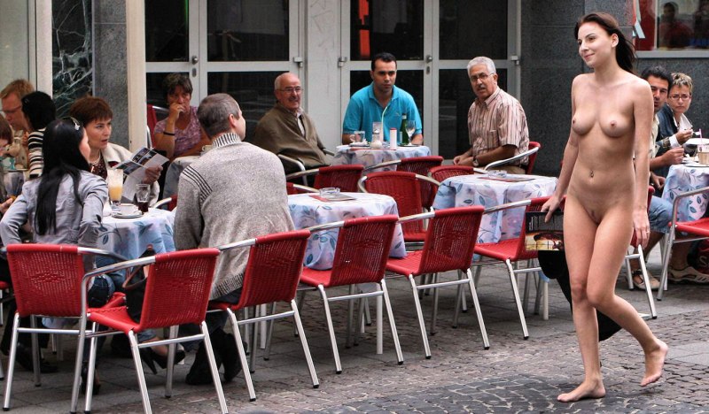 Стриптиз перед публикой