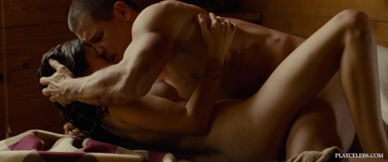 Элизабет Олсен голая в фильме