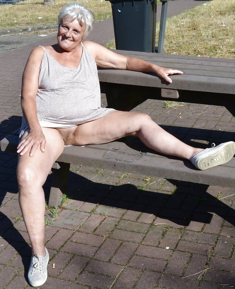 Старые бабушки без трусов