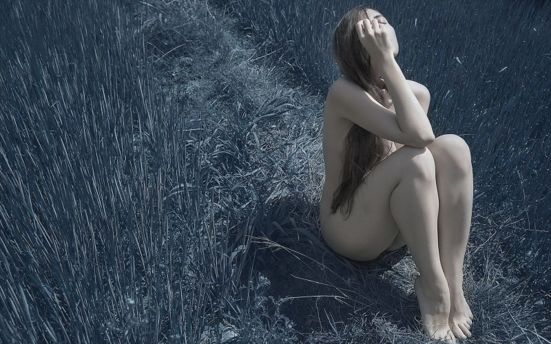 Красивые девушки с молочной грудью