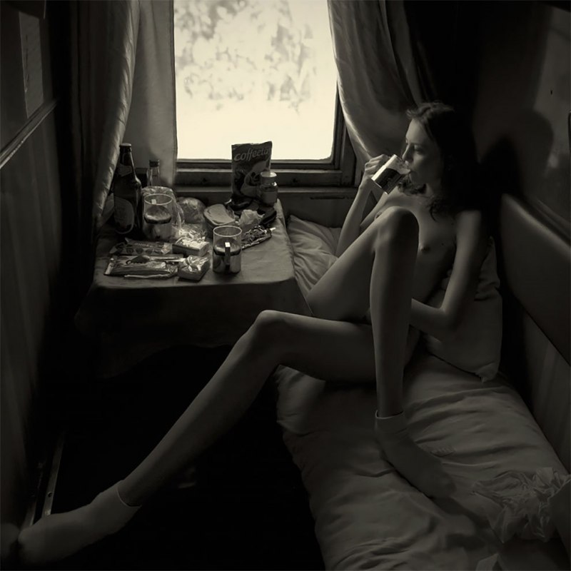 Девушки в поезде без трусов