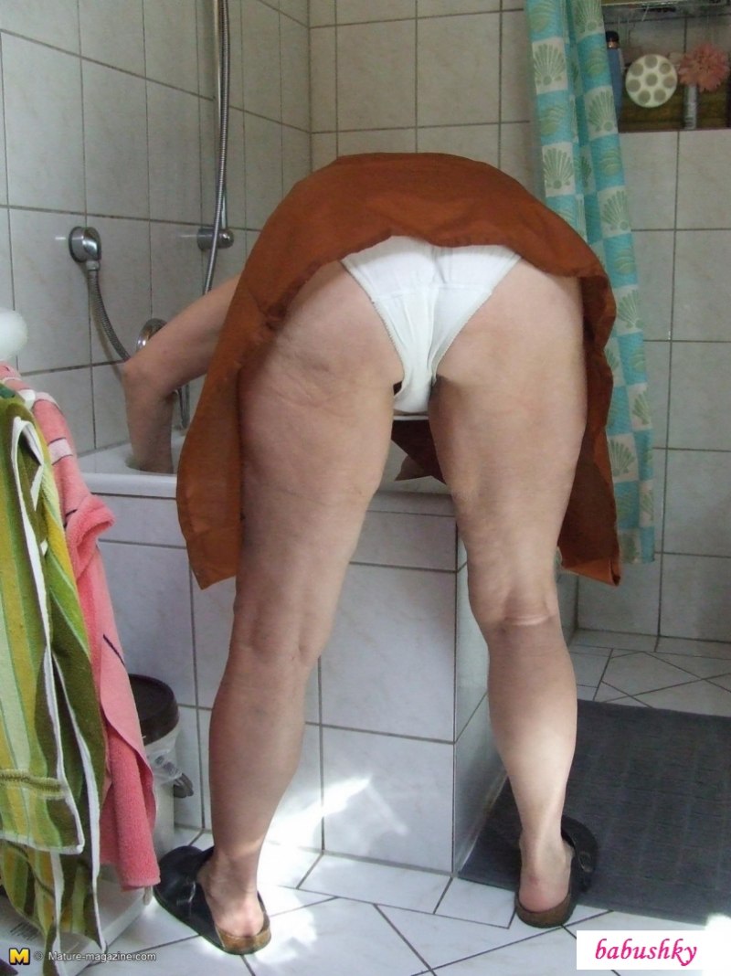 Старые женщины в трусах домашних