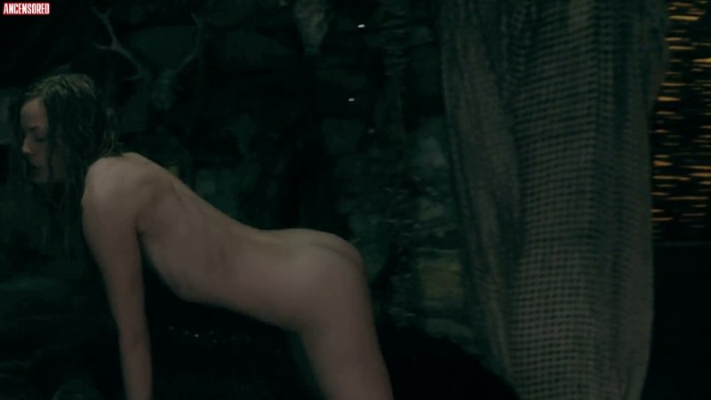 Голая Maude Hirst из сериала Викинги