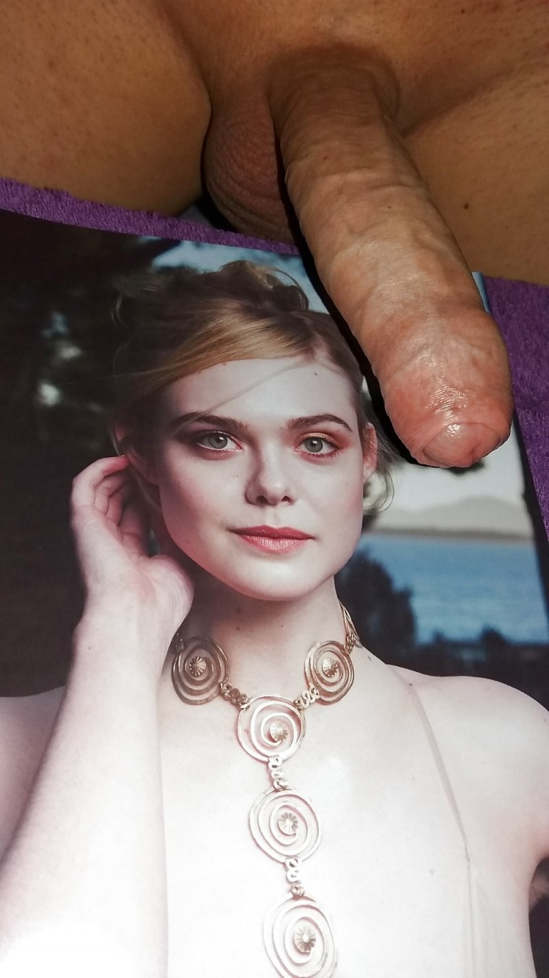 Эль Фаннинг голая в фильме