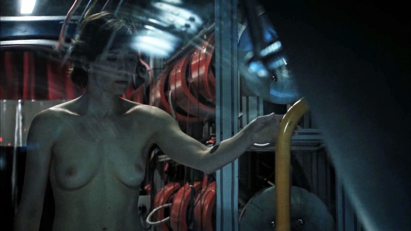 Керри-Энн Мосс топлесс