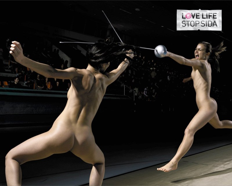 Голые спортсменки в позах