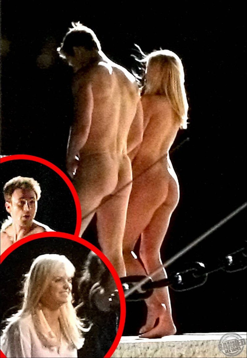 Фильм раздевается в машине