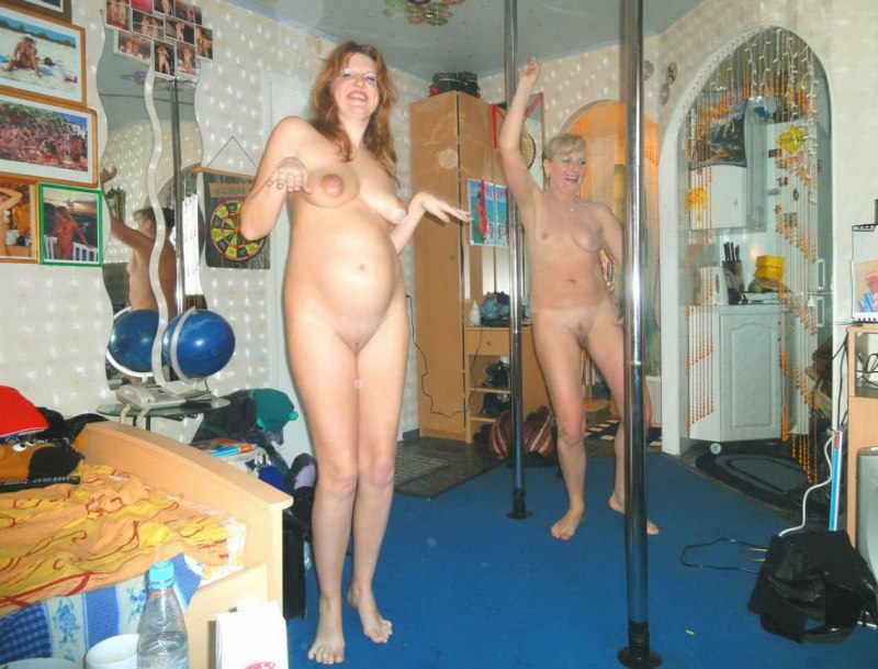 Голая по квартире частное